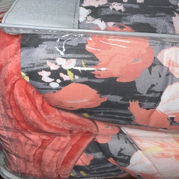 Rachel Ashwell Bedroom Queen Comforter Set,8-Piece - Picture 10 of 16